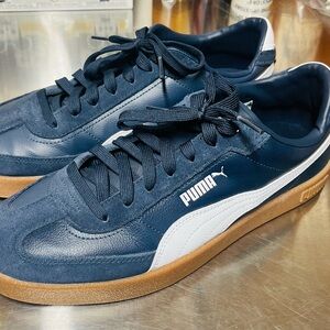 Puma Men's Dark Blue and White Sneakers